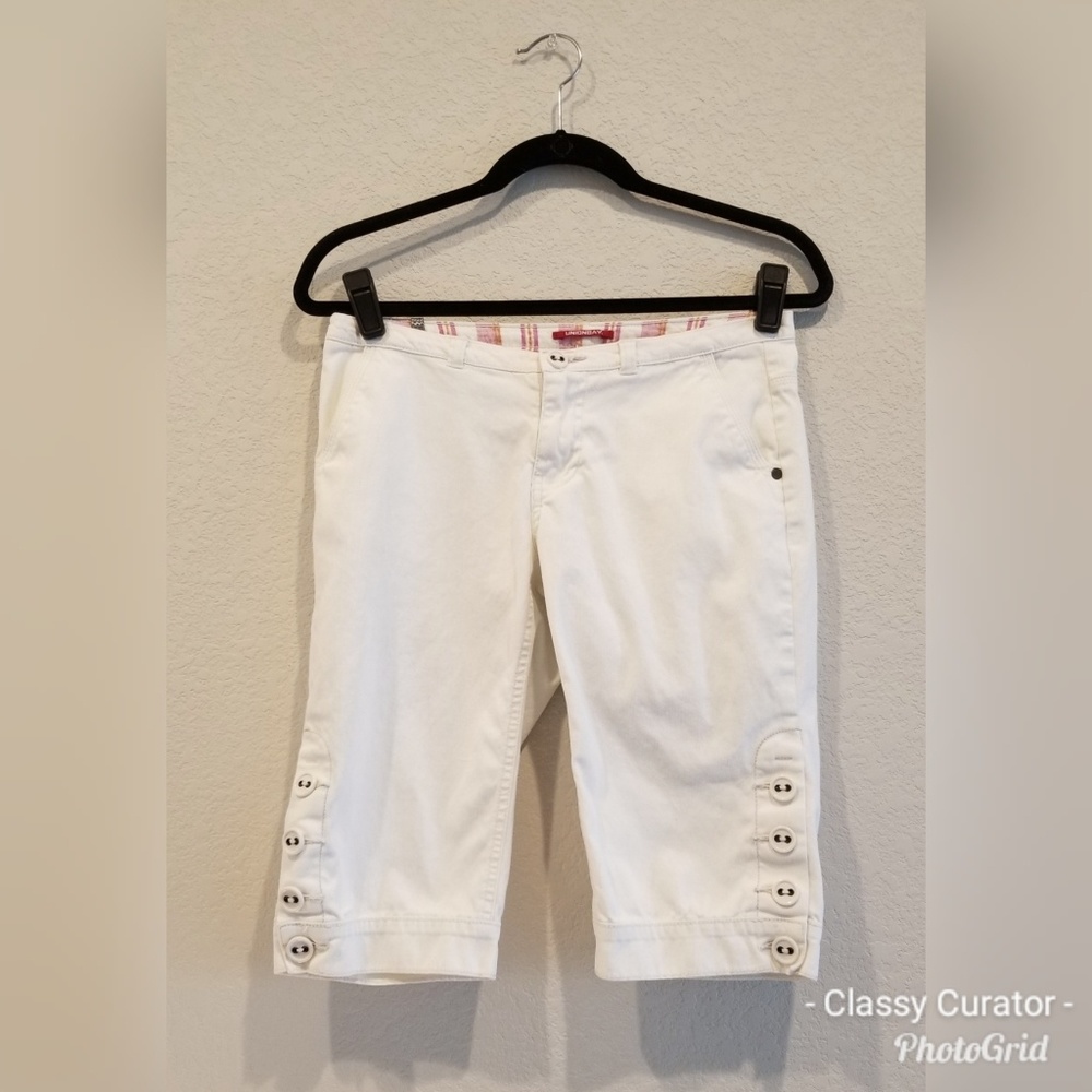 BOGO Unionbay lightly corded Bermuda lenth shorts